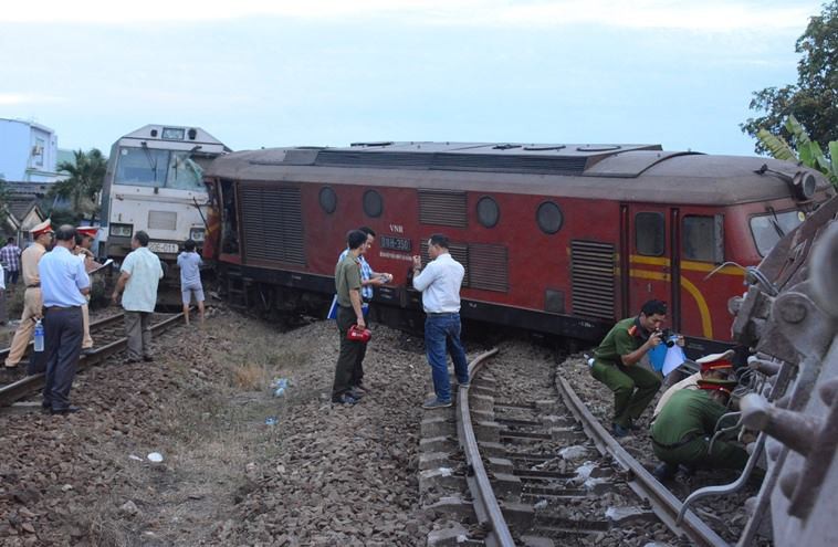 Vụ 2 tàu hỏa đâm nhau kinh hoàng ở Quảng Nam: Đình chỉ công tác 3 cán bộ kíp trực